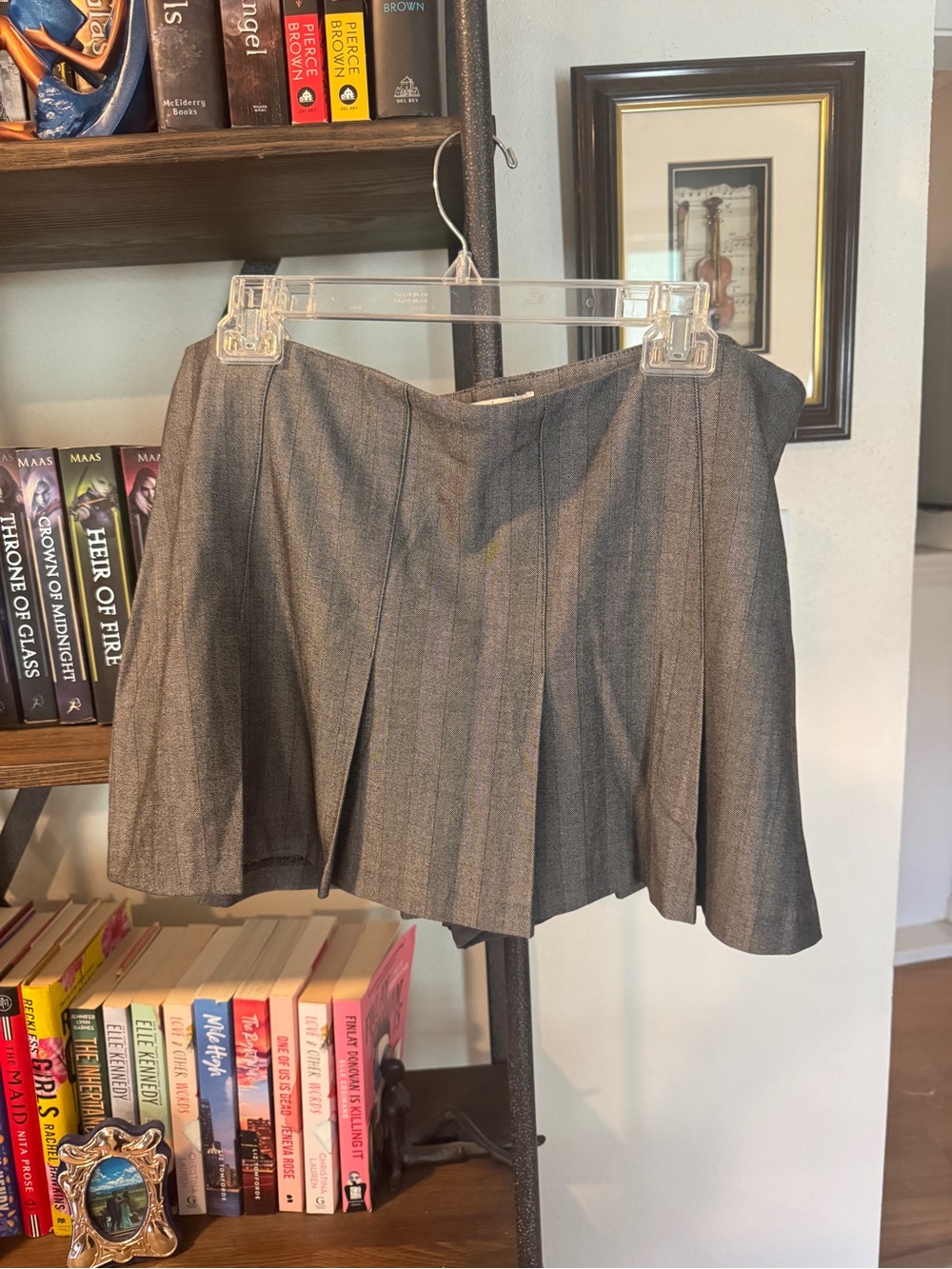 Abercrombie and Fitch: gray mini skirt